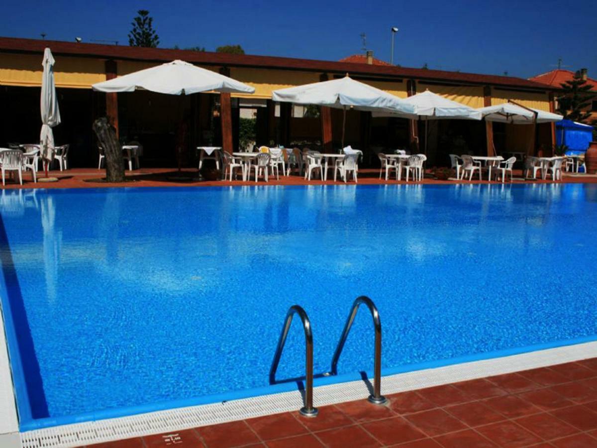 Residence Flora Paestum Esterno foto